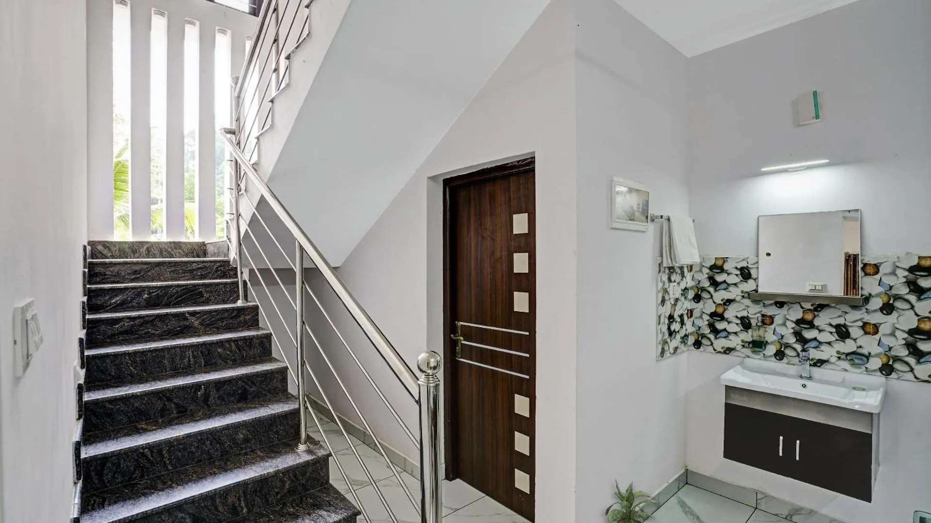 Spot On Shalom Palace Residency Neriyamangalam